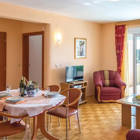 Apartman *x * Makarska