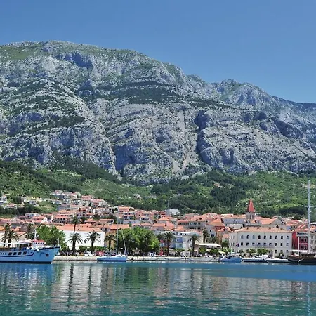 *x * * Makarska