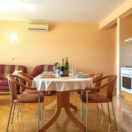 *x * Apartman